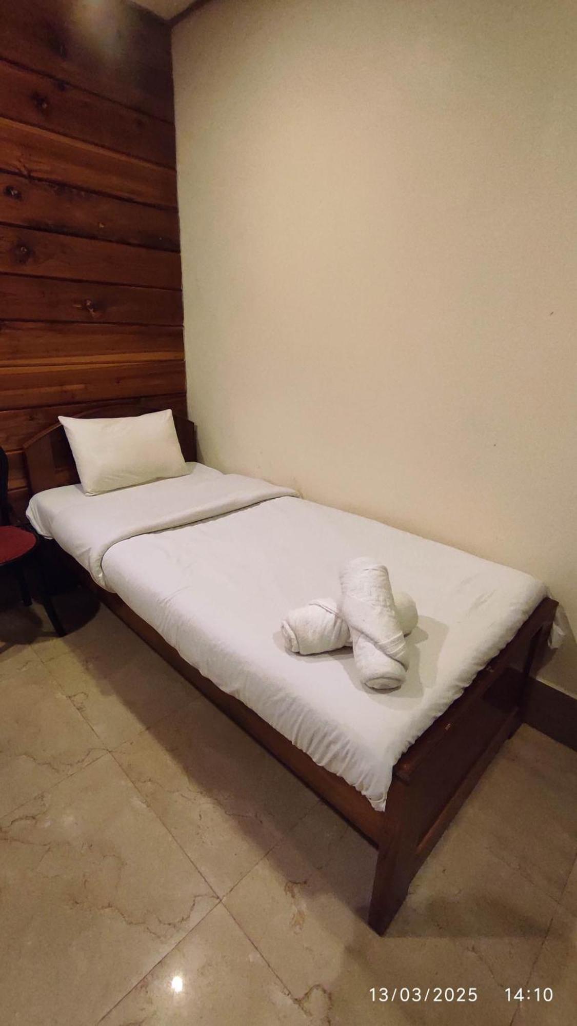 שילונג Baba Tourist Lodge מראה חיצוני תמונה