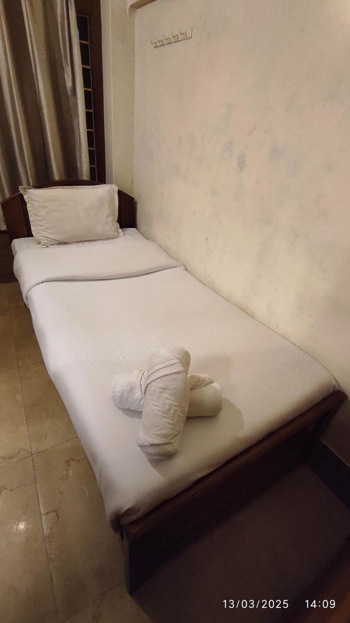 שילונג Baba Tourist Lodge מראה חיצוני תמונה