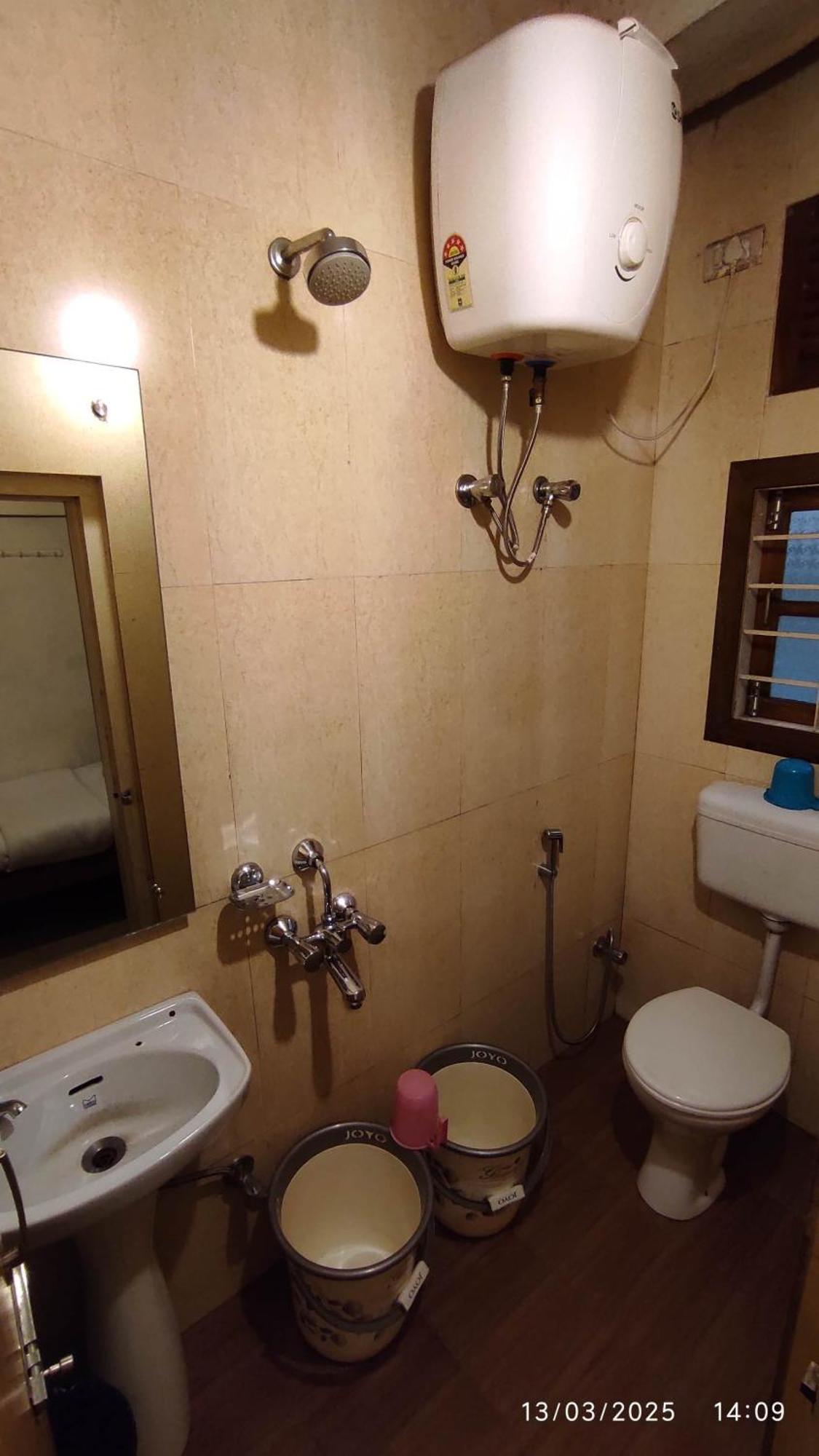 שילונג Baba Tourist Lodge מראה חיצוני תמונה