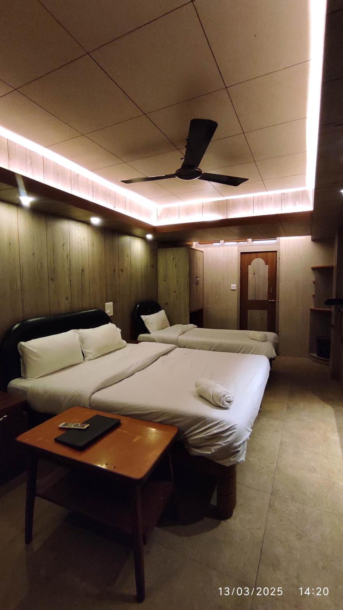 שילונג Baba Tourist Lodge מראה חיצוני תמונה