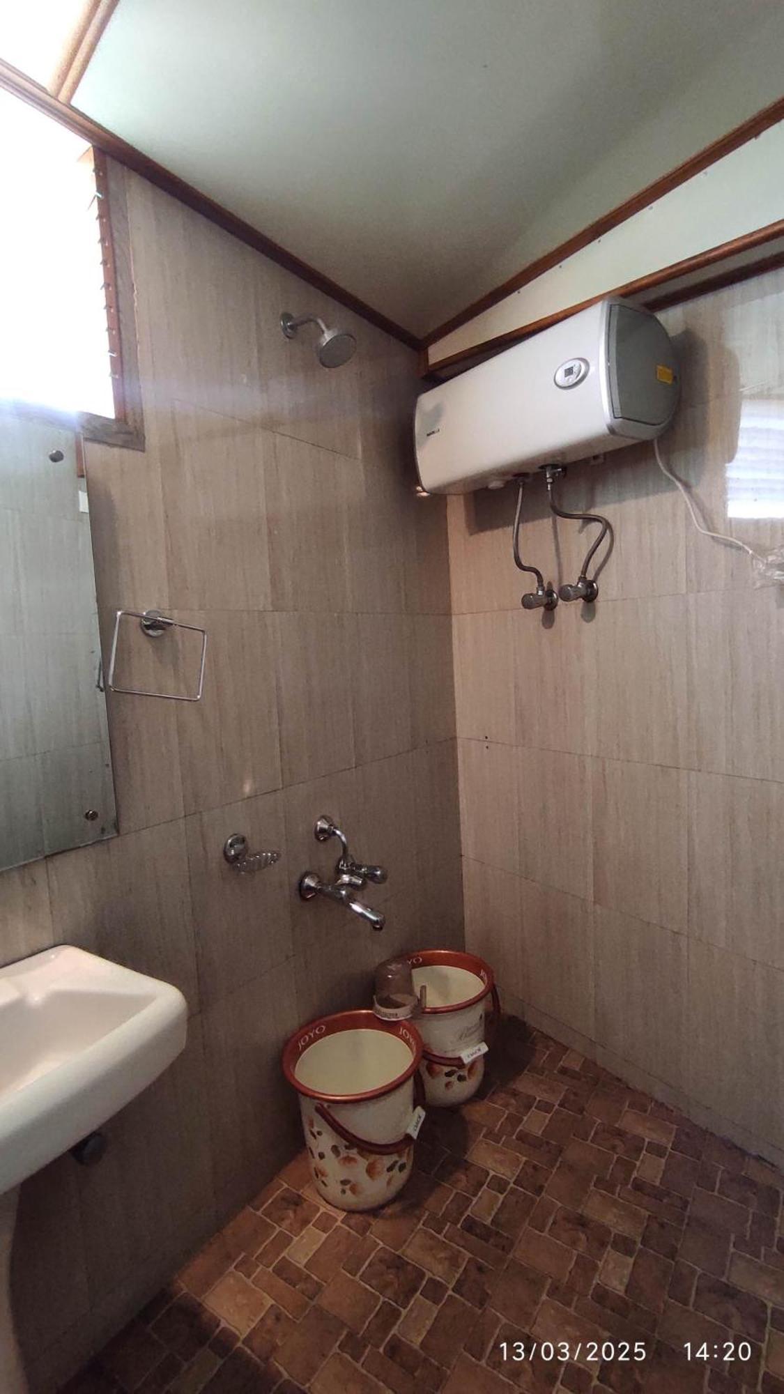 שילונג Baba Tourist Lodge מראה חיצוני תמונה