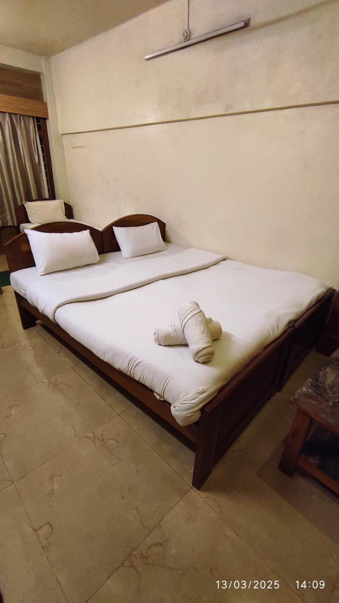 שילונג Baba Tourist Lodge מראה חיצוני תמונה