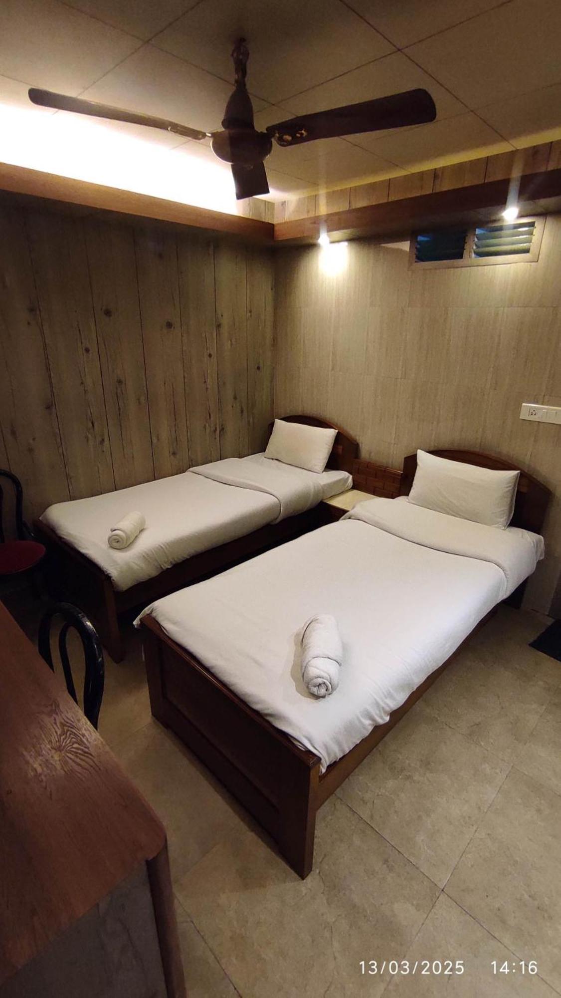 שילונג Baba Tourist Lodge מראה חיצוני תמונה