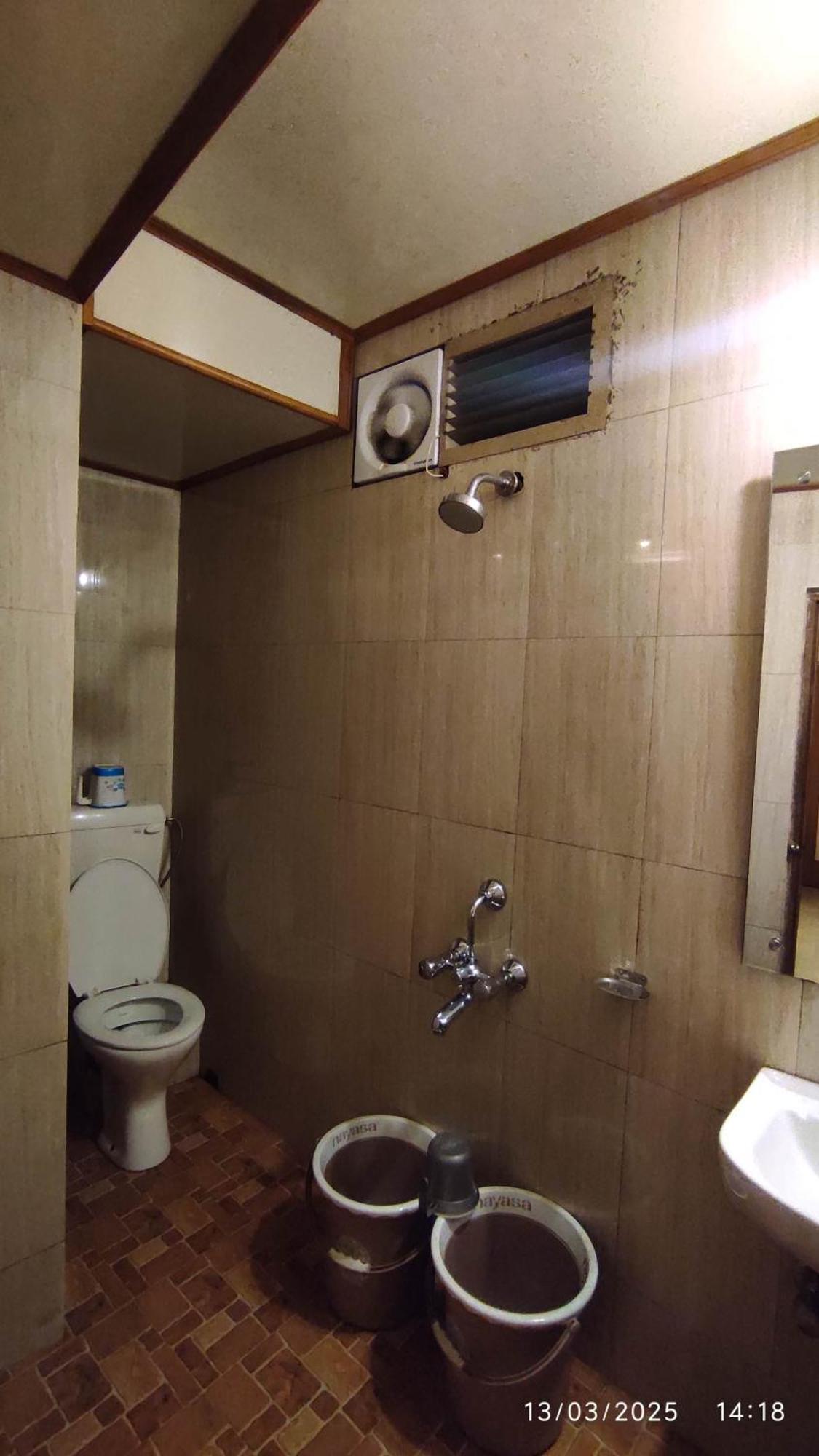 שילונג Baba Tourist Lodge מראה חיצוני תמונה