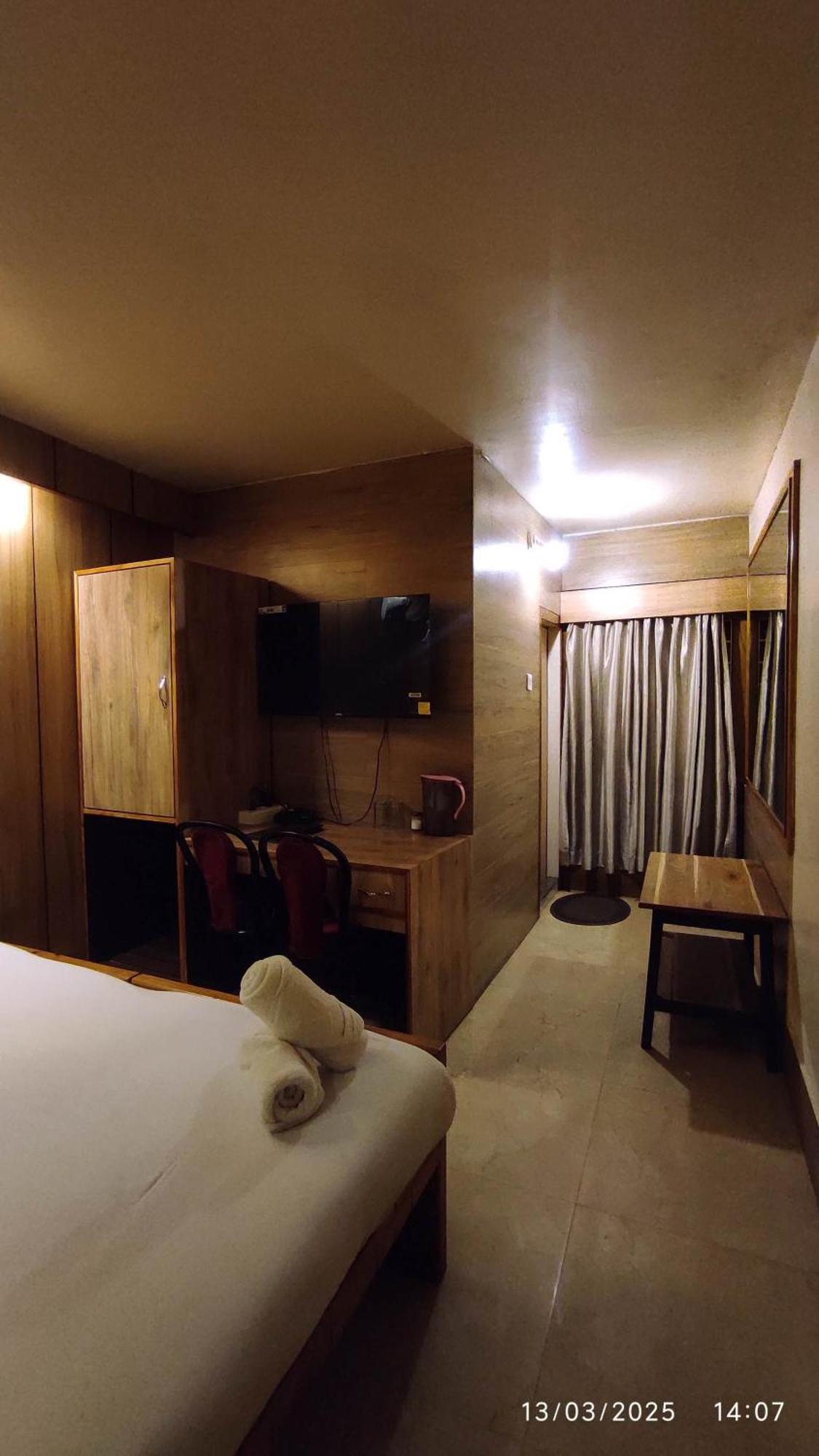 שילונג Baba Tourist Lodge מראה חיצוני תמונה