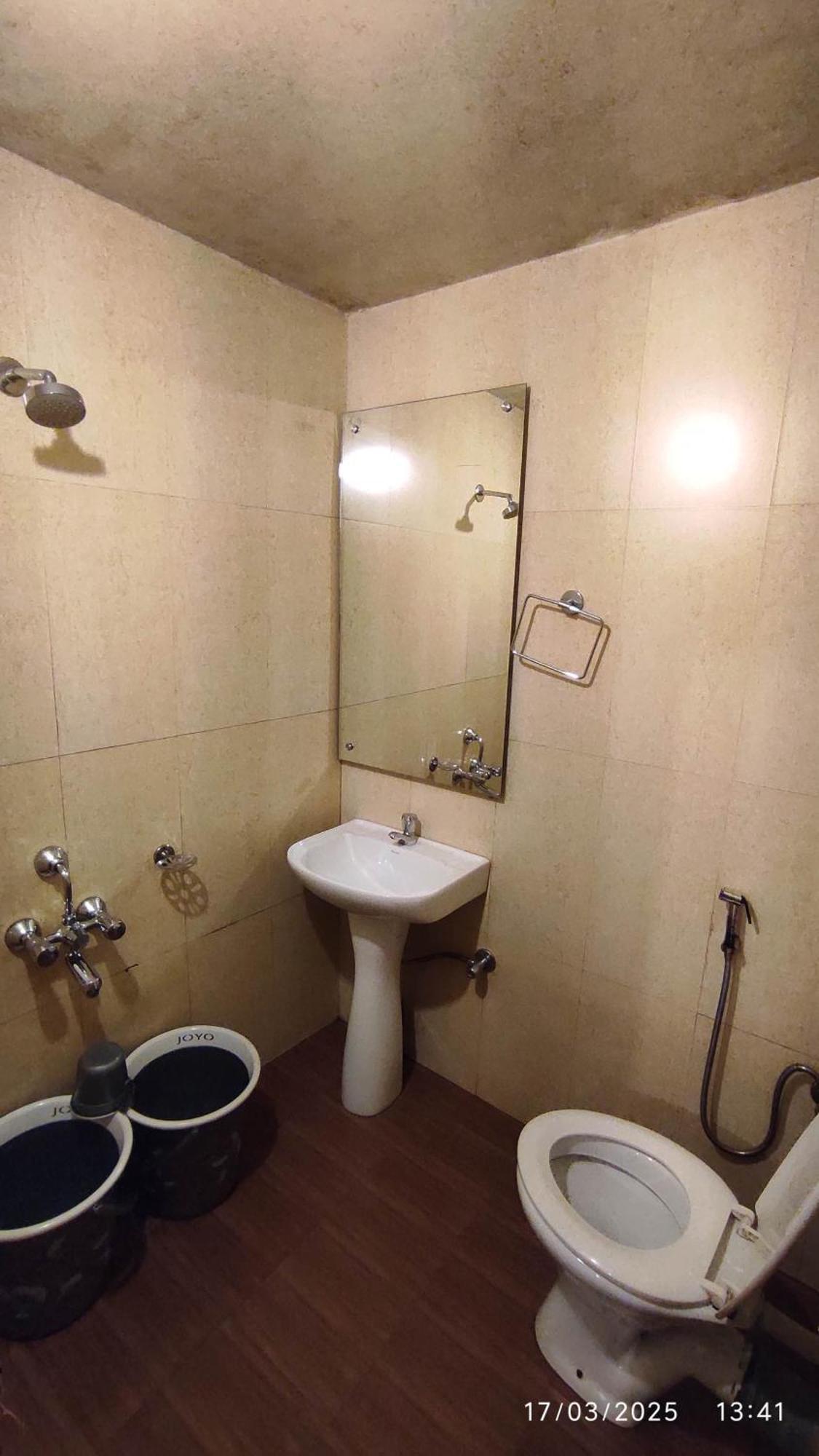 שילונג Baba Tourist Lodge מראה חיצוני תמונה