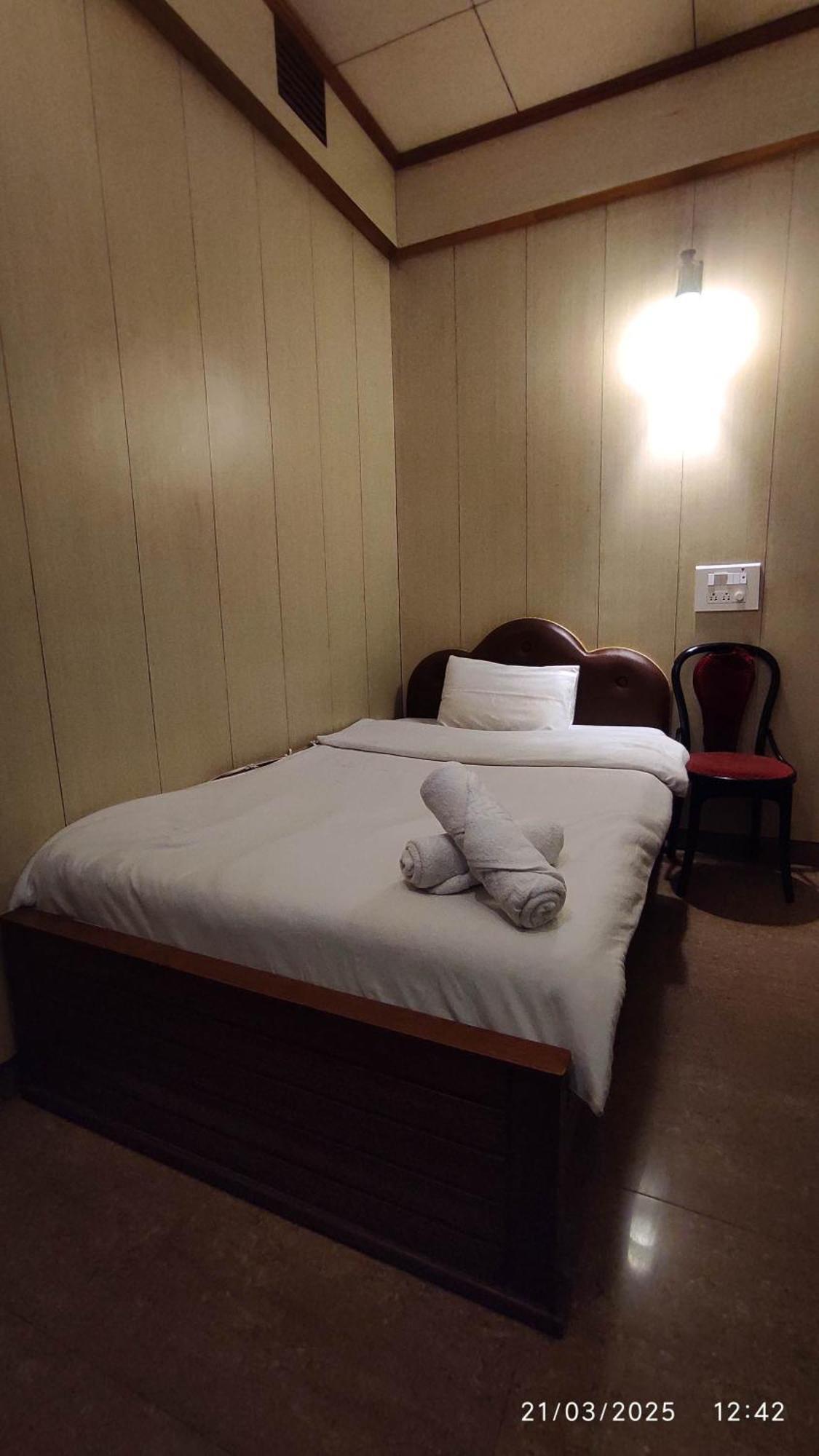 שילונג Baba Tourist Lodge מראה חיצוני תמונה